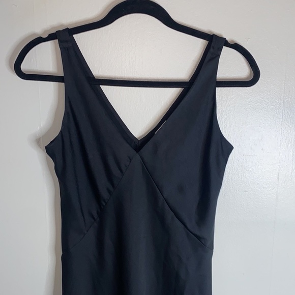 🎱NWT Beautiful Black V-Neck slip dress with slit up the side! - Picture 2 of 11